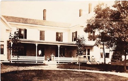 The date on the back of this photo of the Grindal-Webb home is 1907.