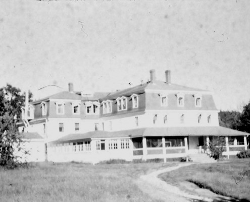 This is the Oakland House. Its first four rooms were built very early, probably before the Revolution. Until very recently it served as an active inn and the property is still owned by descendants of the original owners.