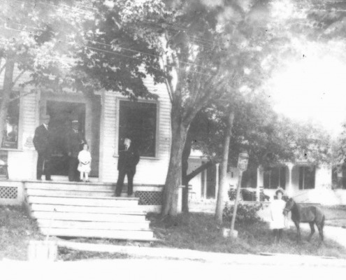 aptain Jasper N. Sargent’s store, now torn down, was attached to the Sargent House and next to the Simmons.