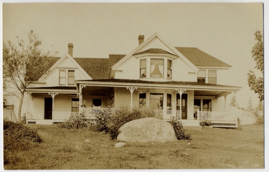 This is the house when it was owned by Captain John and Clara “Cad” Bennett. They called it The Ledges.  Later it was owned by Ethel (1911-1996) and Harold Keeman who renamed it Rock Hill and ran it as an inn.