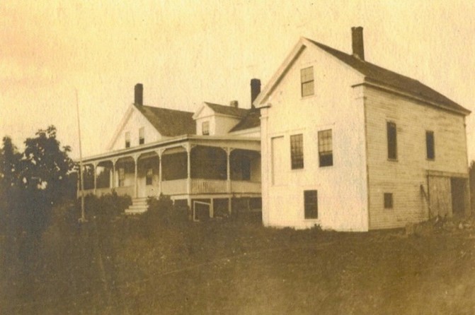 A side view of the farmhouse.