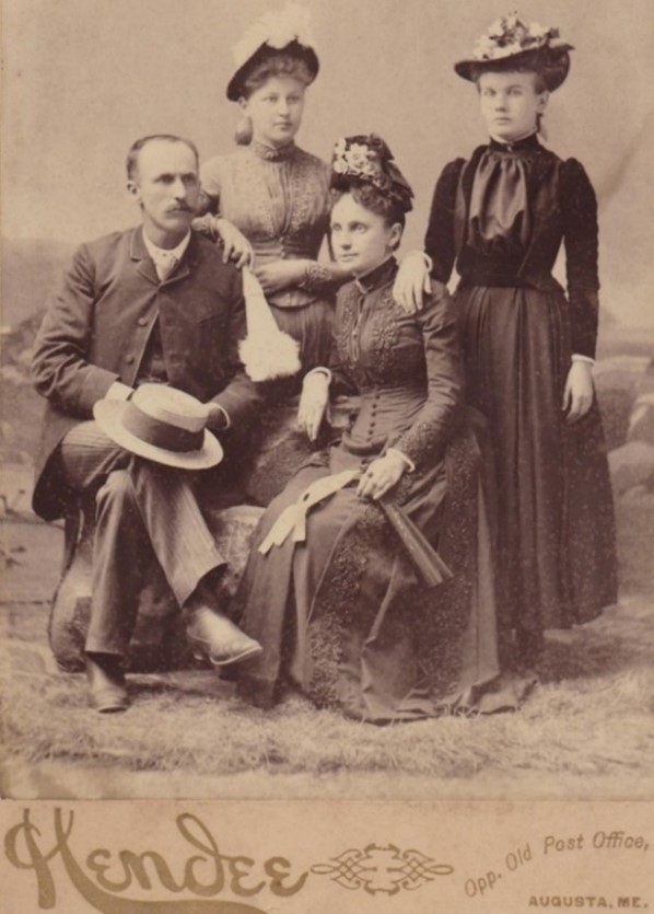 Llewellyn, their daughter Effie, Hattie, and an unidentified young lady.